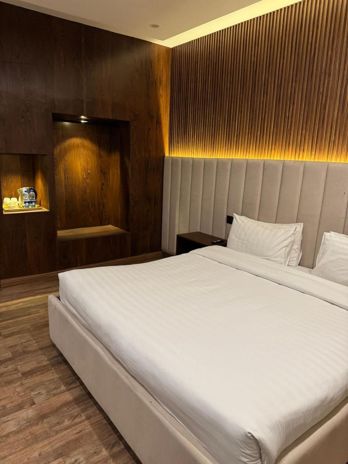 La Maison Islamabad Hotel Екстериор снимка